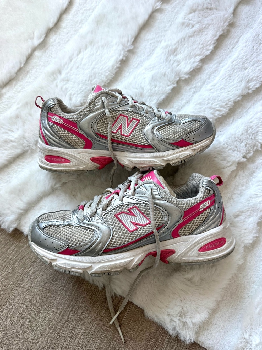 New Balance 530 in Silver Metallic Dragon Berry